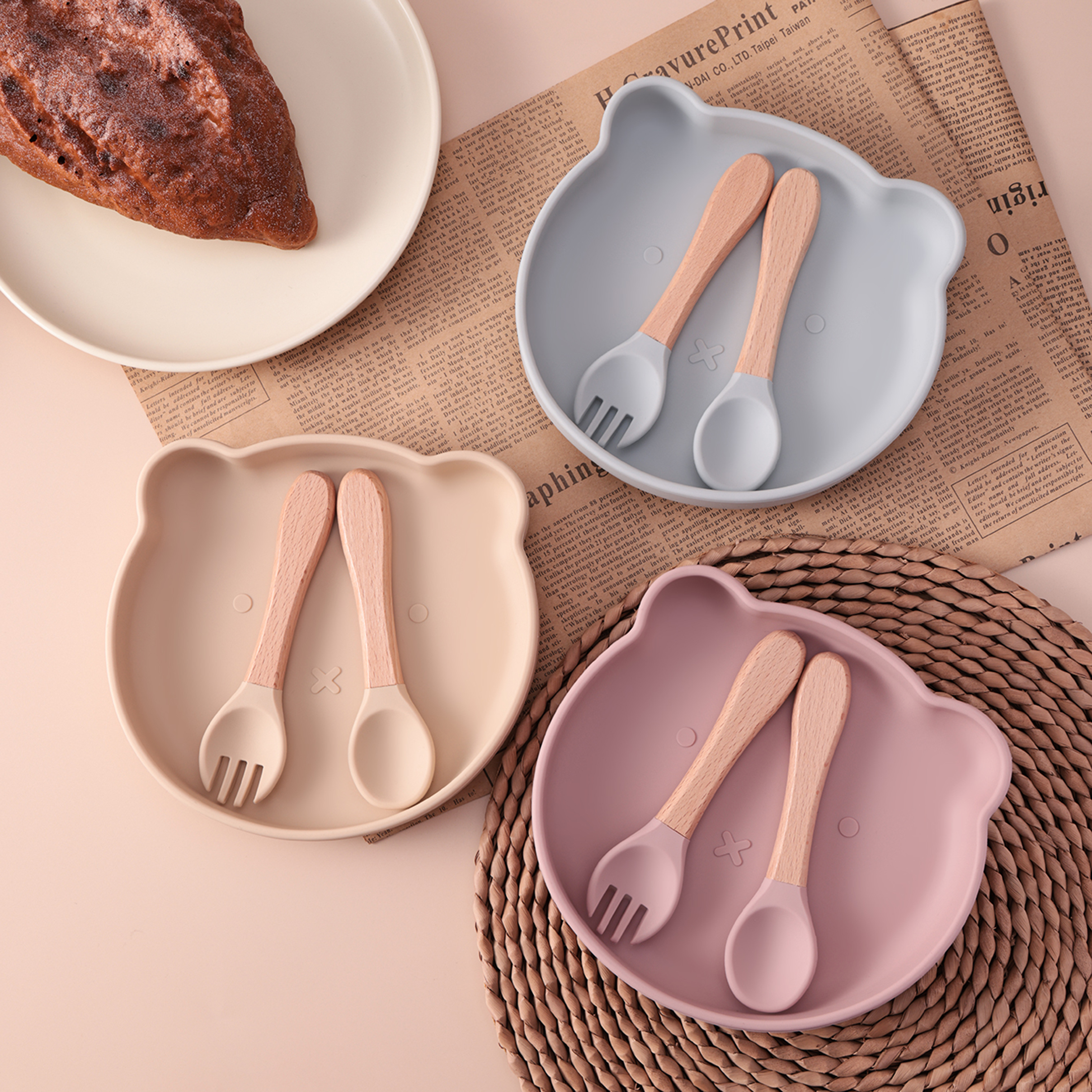 Self Feed Spoon - 3PCS Cartoon Bear Silicone Suction Dishes
